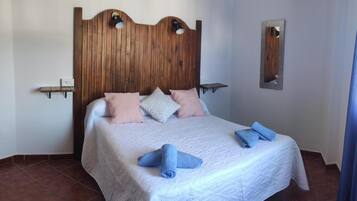 Cortinas blackout, camas extra, wifi gratis y ropa de cama