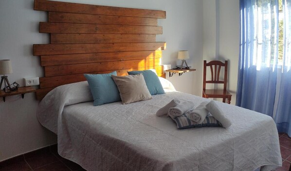 Blackout drapes, rollaway beds, free WiFi, bed sheets