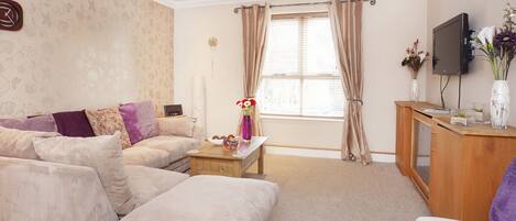 Huoneisto, 3 makuuhuonetta, patio | Oleskelualue | Taulutelevisio, DVD-soitin