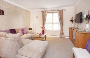 Apartment, 3 Bedrooms, Patio | Living area | Flat-screen TV, DVD player - Riverbank View (York)