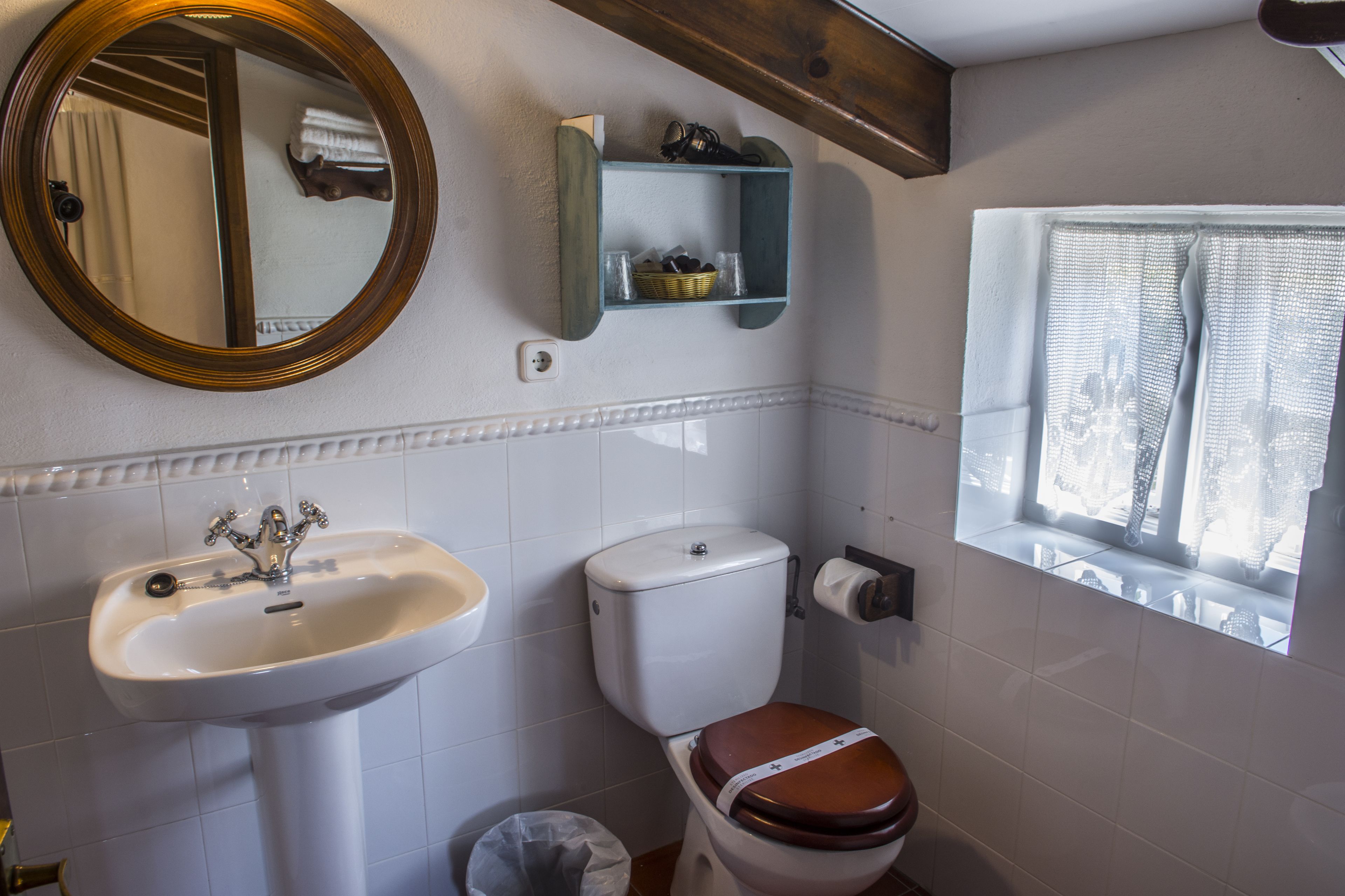 classic double room | bathroom | eco-friendly toiletries, hair dryer, bidet, towels