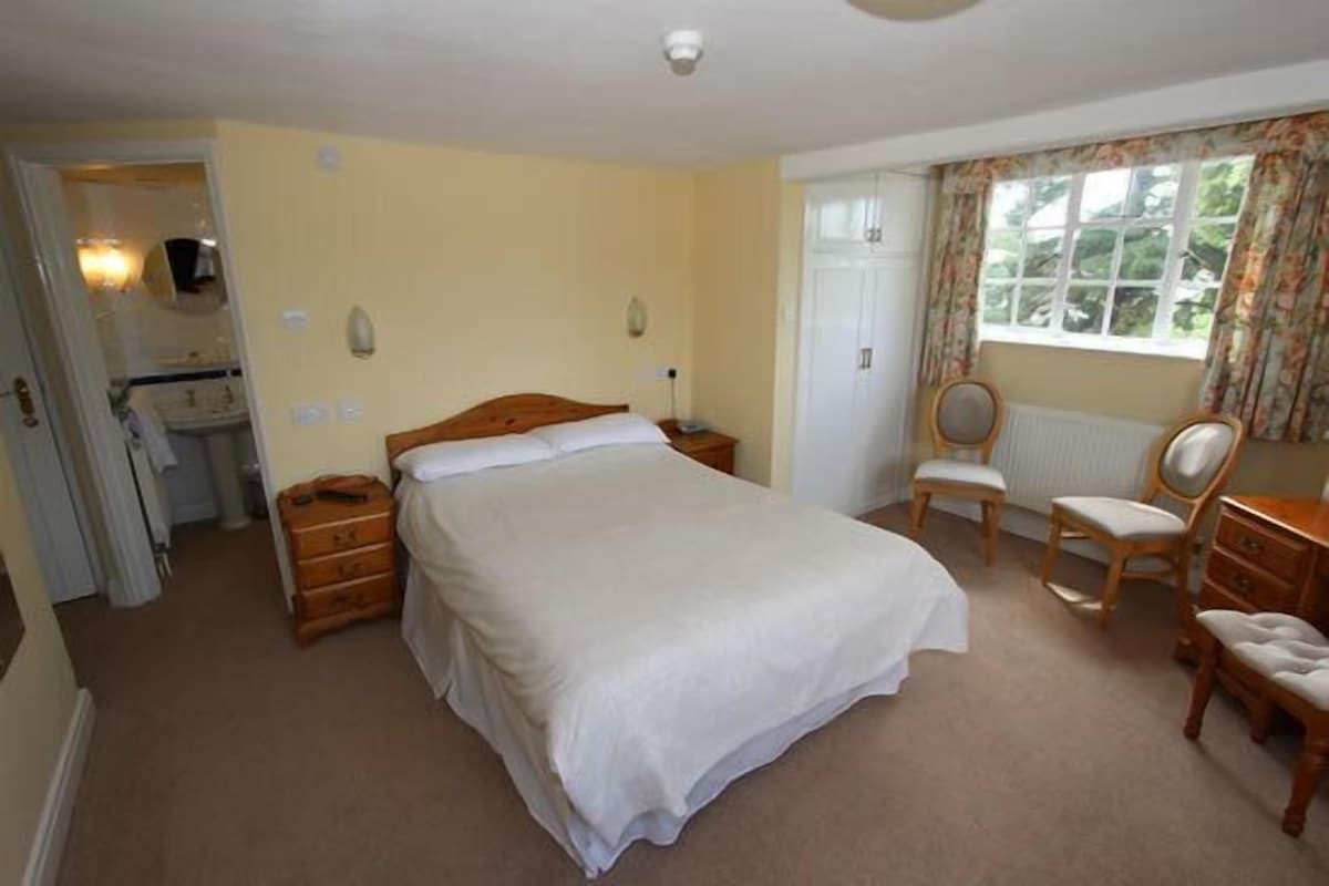 Iron/ironing board, free WiFi