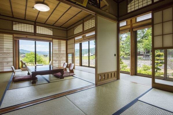 Habitación (Japanese Western Style, Issui) | 1 habitación, caja de seguridad en la habitación y escritorio 