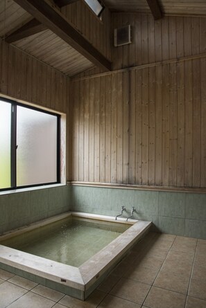 Habitación (Japanese Western Style, Kotobuki) | Baño | Tina y regadera independientes y amenidades de baño gratuitas 