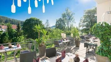 Lunch and dinner served, Regional cuisine