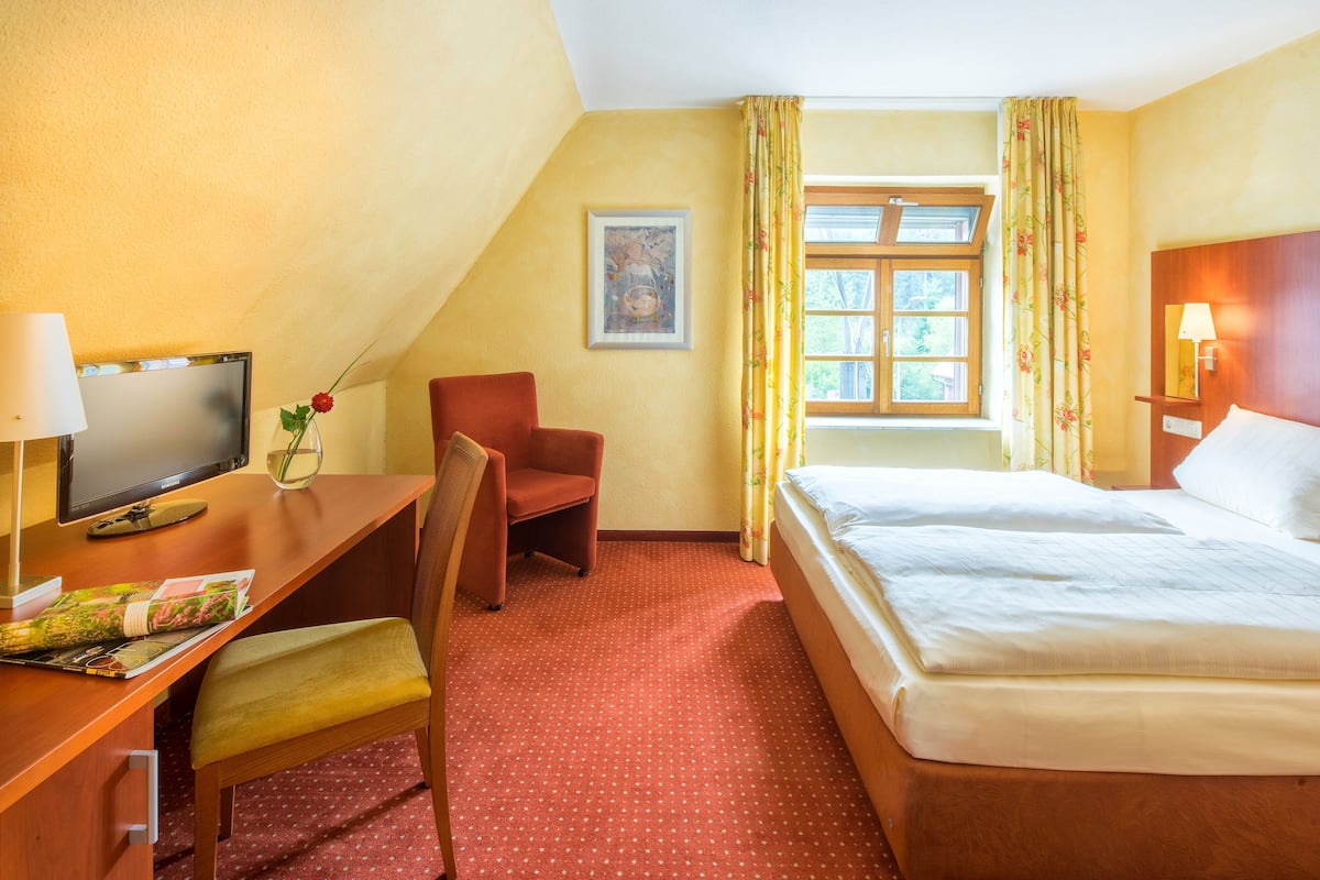 Economy Double Room | In-room safe, WiFi (free)