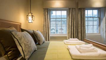 1 bedroom, individually decorated, individually furnished
