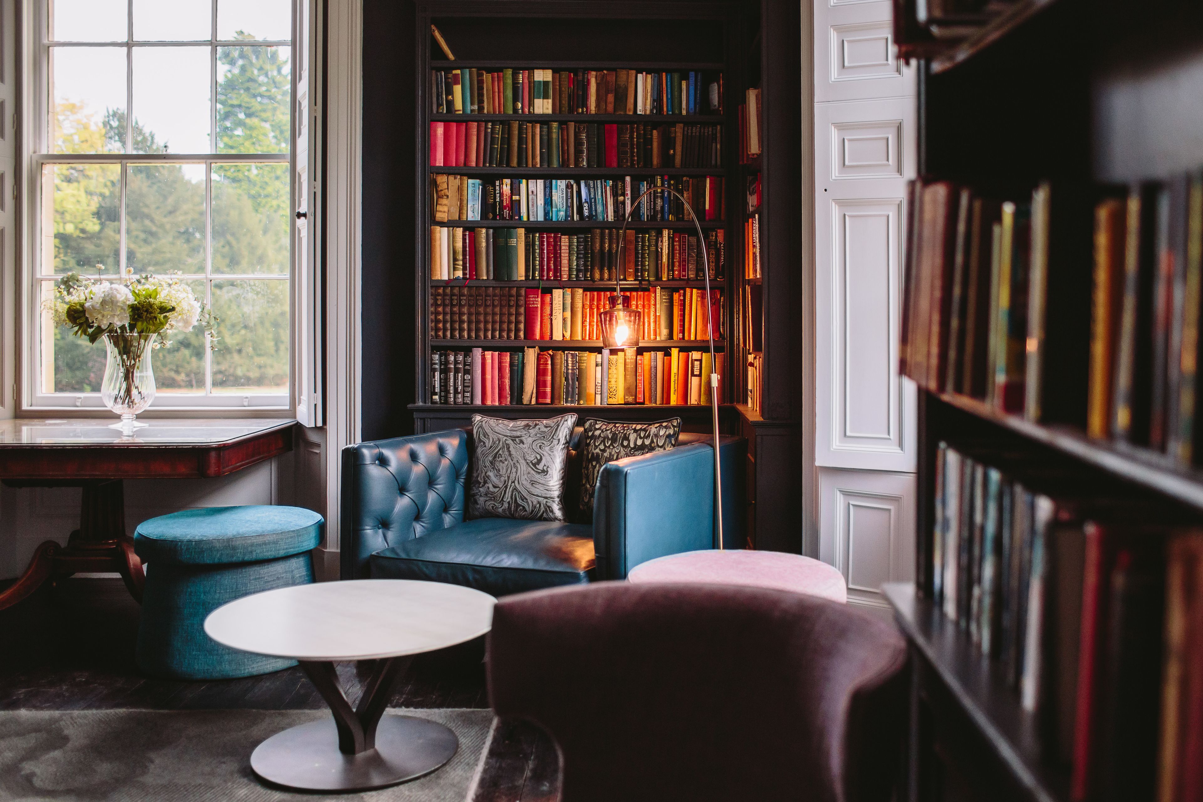 로비 좌석 공간