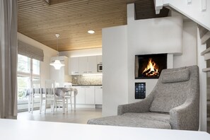 Apartment, 1 Bedroom, Sauna (52,5 m2) | Cocina privada | Frigorífico, microondas, placa de cocina y cafetera o tetera
