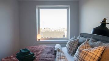 Individually furnished, desk, free WiFi, bed sheets
