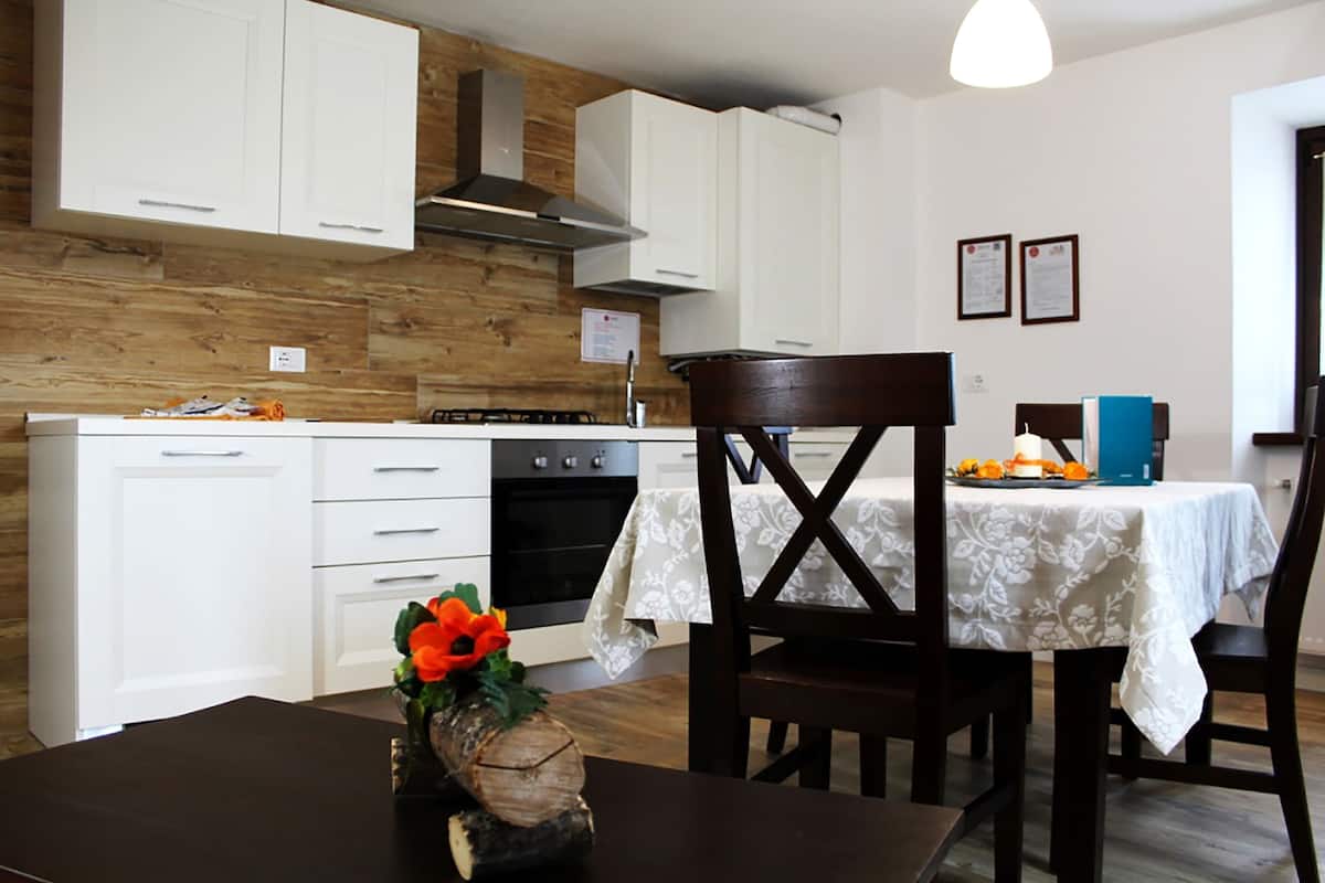Cjase da Maestre (Via del Monte, 5 Raveo) | Shared kitchen | Fridge, oven, stovetop, electric kettle