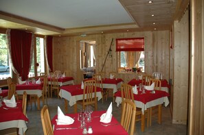 Serveert lunch en diner, Franse gerechten