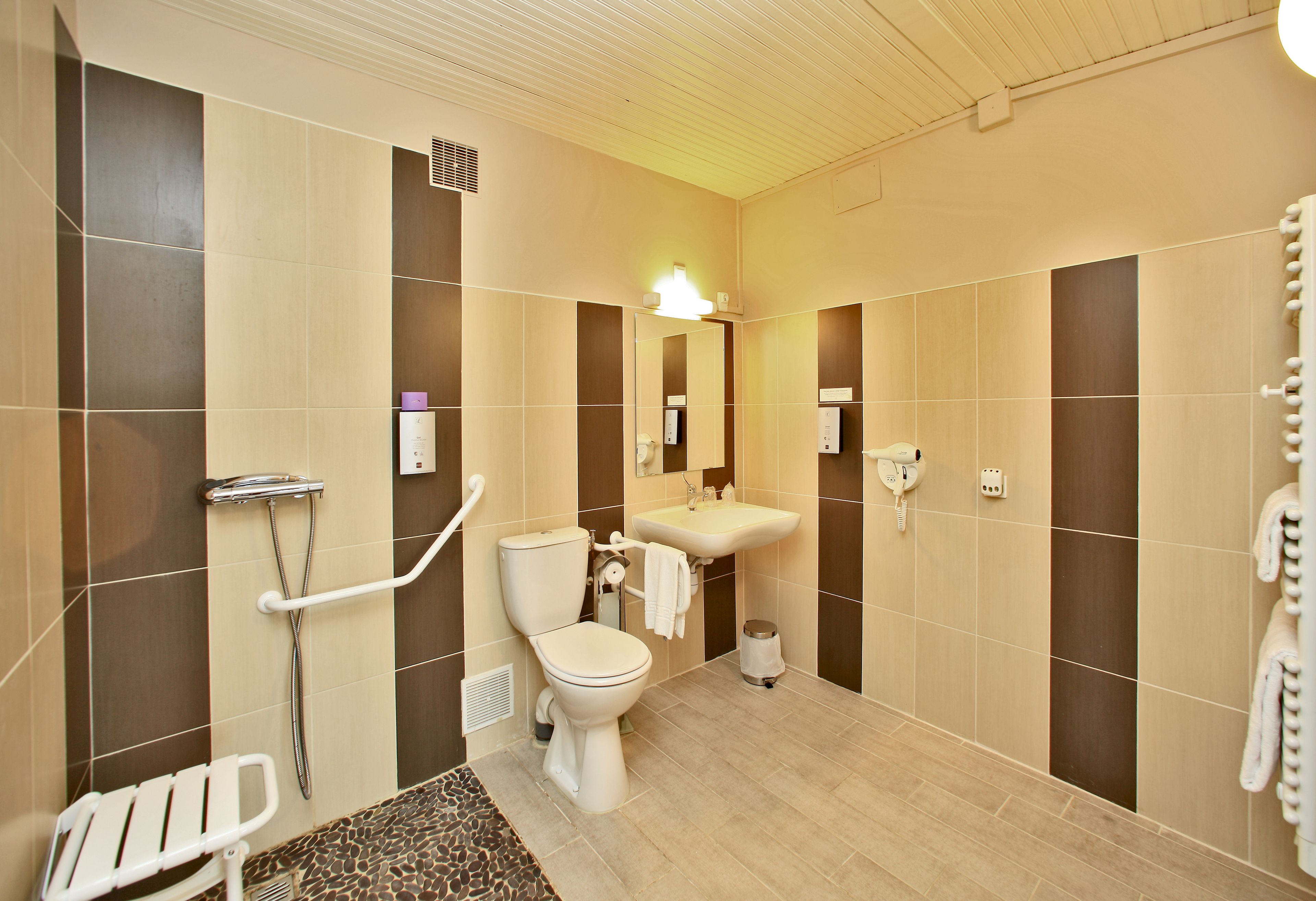 double room | bathroom shower