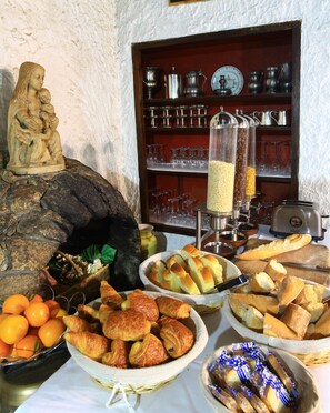 Desayuno buffet (EUR 13.50 por persona)