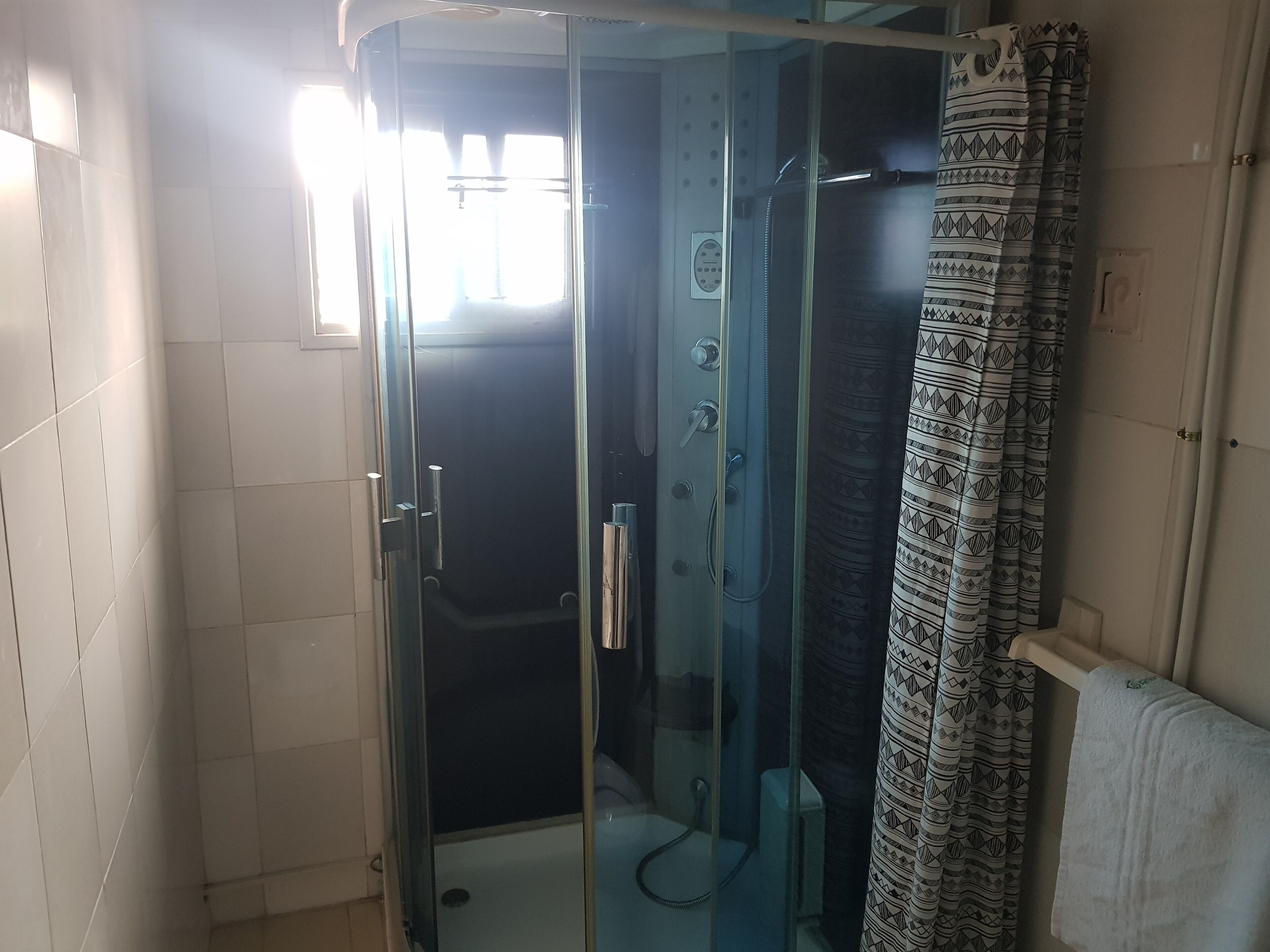 Superior-Suite, 1 Schlafzimmer | Badezimmer | Dusche, kostenlose Toilettenartikel, Bidet, Handtücher