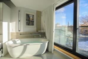 View from room - Boxotel Montreal (Montreal)