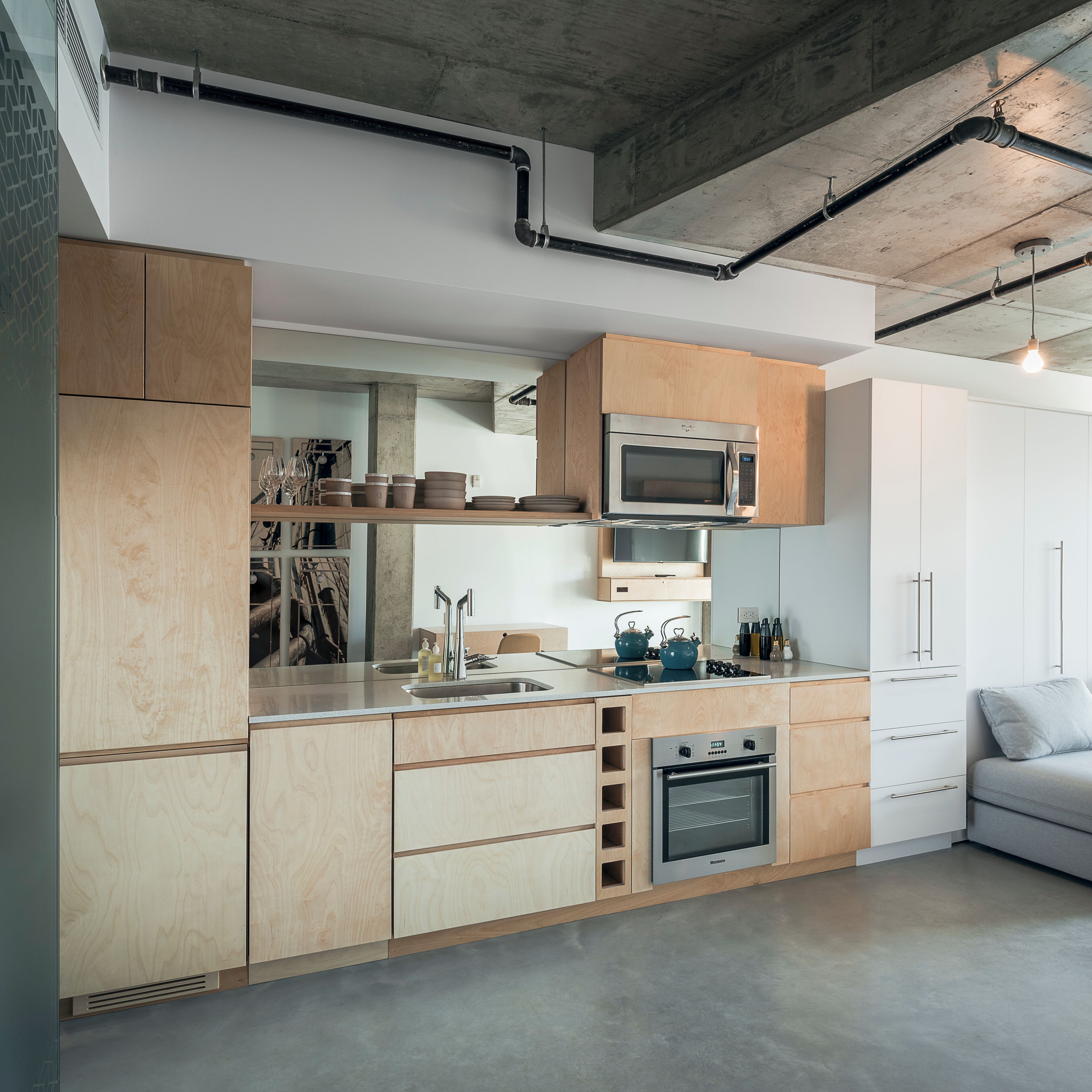 full-sized fridge, microwave, oven, stovetop