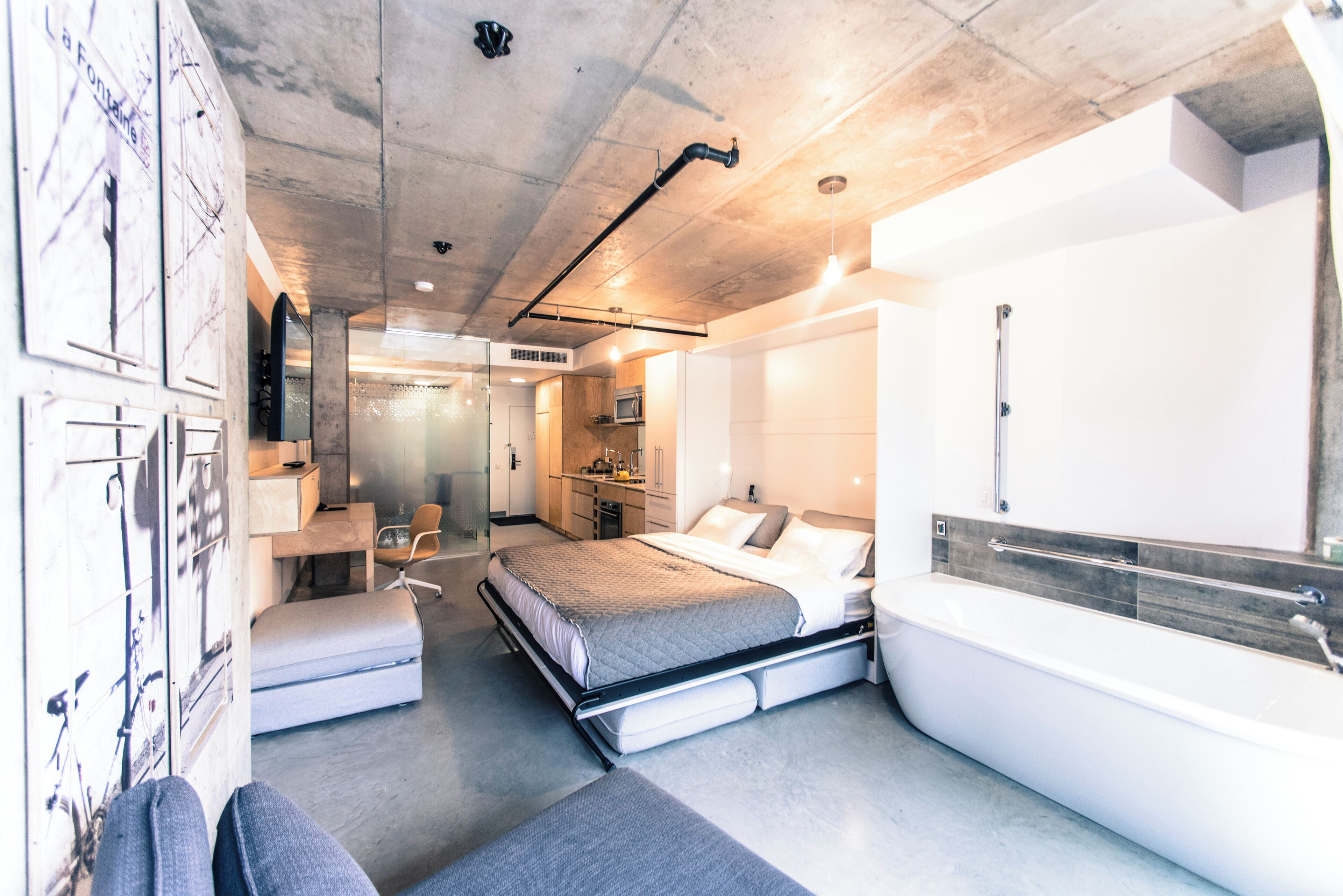 deluxe double room, 1 king bed, bathtub | 1 bedroom, premium bedding, down duvets, memory-foam beds