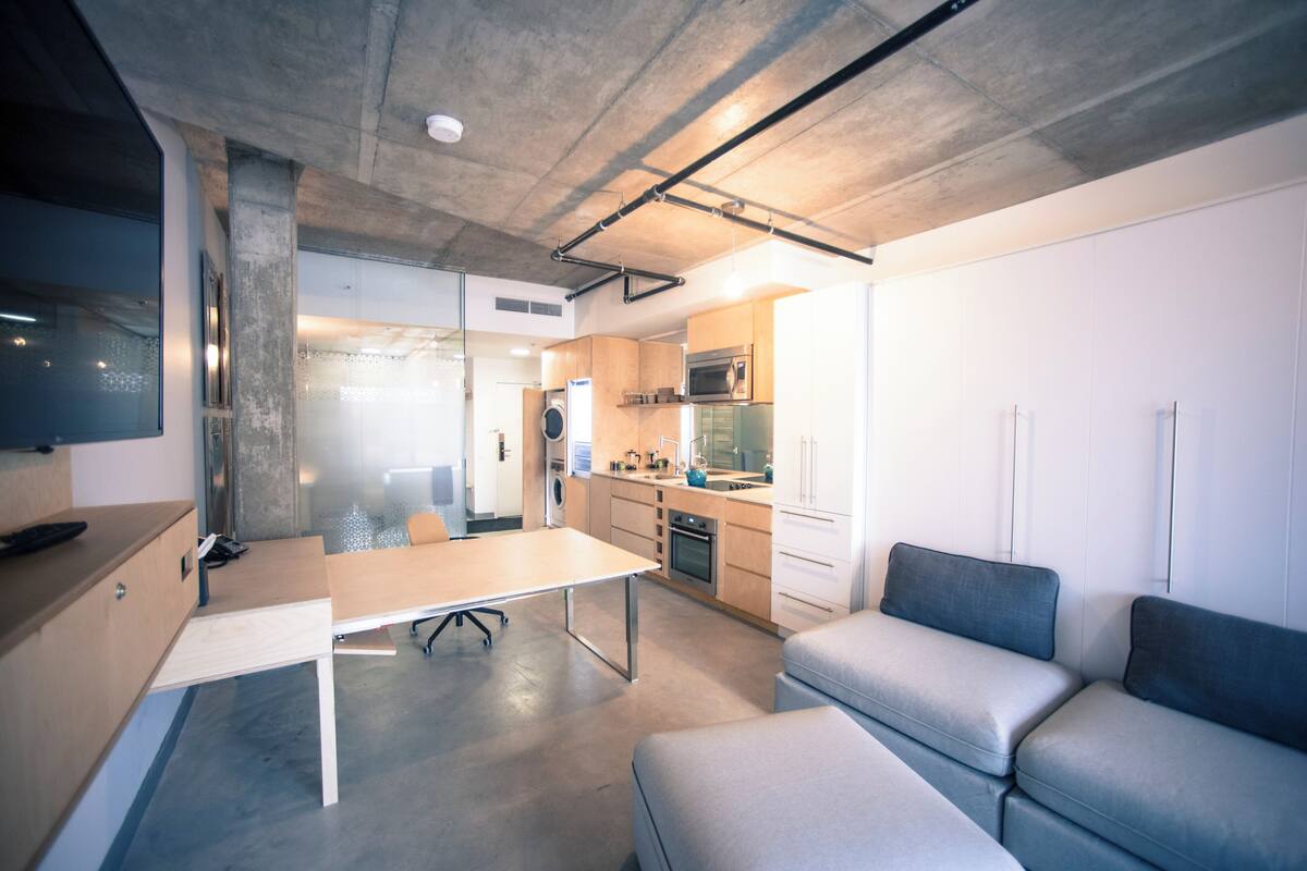 deluxe double room, 1 king bed, bathtub | 1 bedroom, premium bedding, down duvets, memory-foam beds