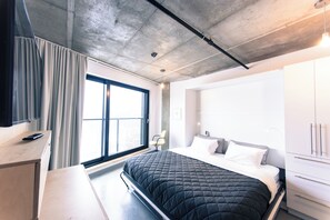 Studio - 1 kingsize-säng | Sängtillbehör av högsta kvalitet, duntäcken och memory foam-madrasser