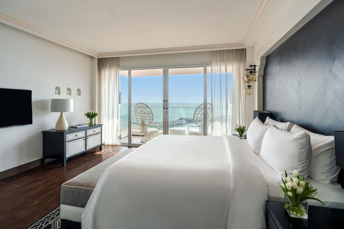 Suite, 1 Bedroom, Ocean View | Minibar, in-room safe, desk, laptop workspace