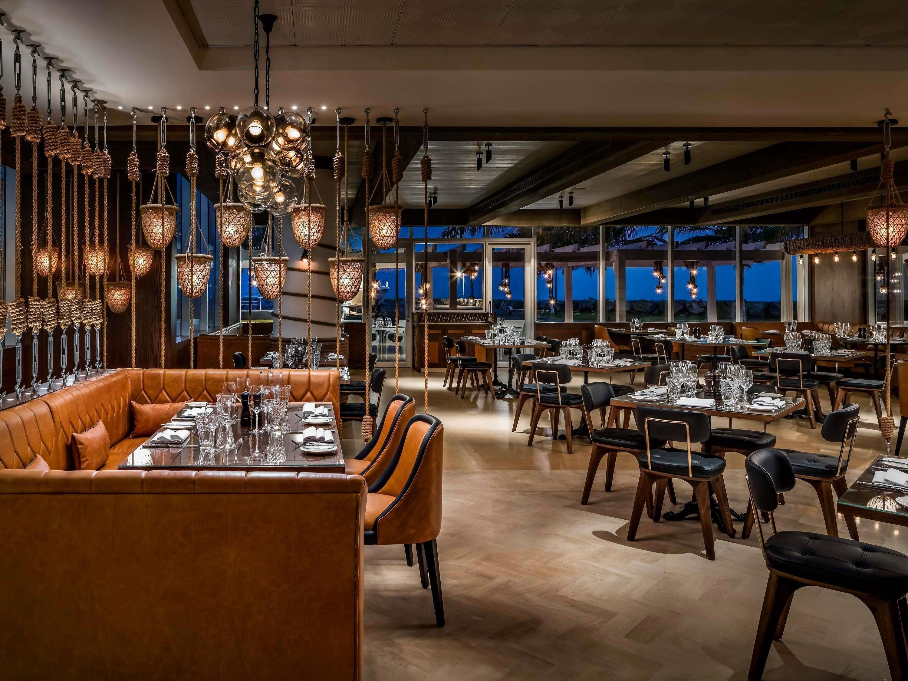 3 restaurants; breakfast, lunch, and dinner served