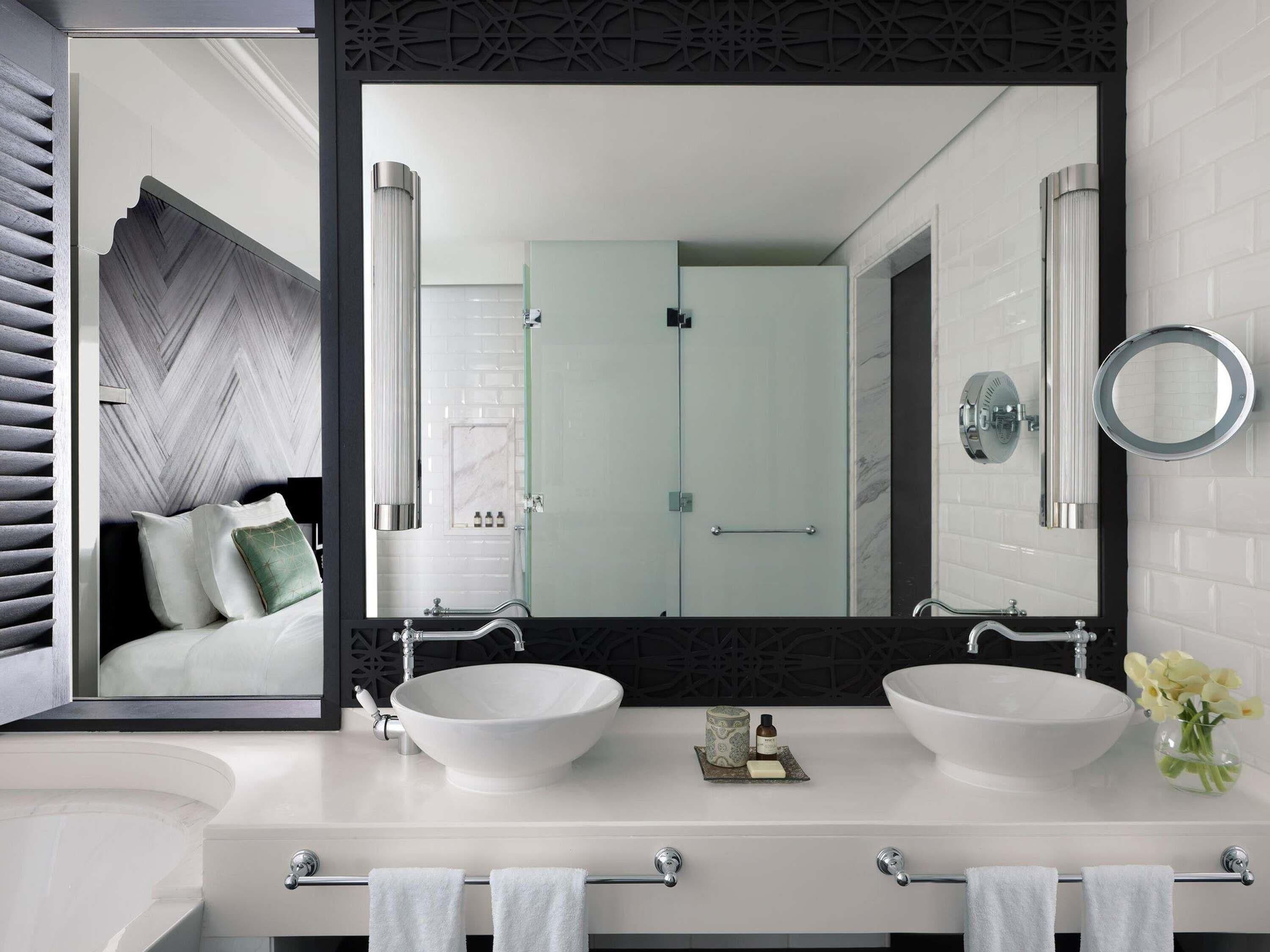 Minibar, in-room safe, desk, laptop workspace