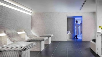 Behandelingskamers voor koppels, een sauna, een bubbelbad, een stoombad