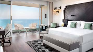 Minibar, Zimmersafe, Schreibtisch, laptopgeeigneter Arbeitsplatz