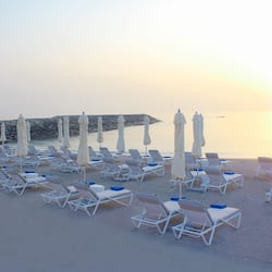 Spiaggia privata, lettini da mare, ombrelloni, teli da spiaggia