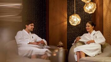 Couples treatment room(s), sauna, hot tub, steam room