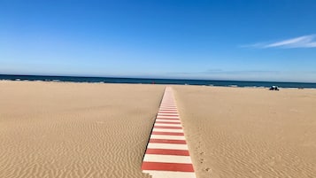 Una spiaggia nelle vicinanze, yoga, pallavolo, 2 bar sulla spiaggia