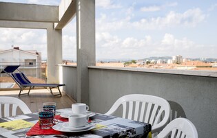 Apartamento superior, 1 cama de casal e sofá-cama | Terraço/pátio