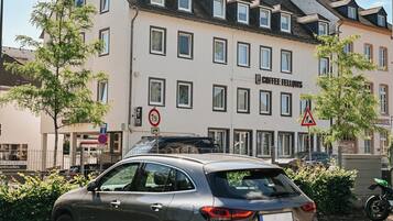 Self-parking (surcharge) 7 per day