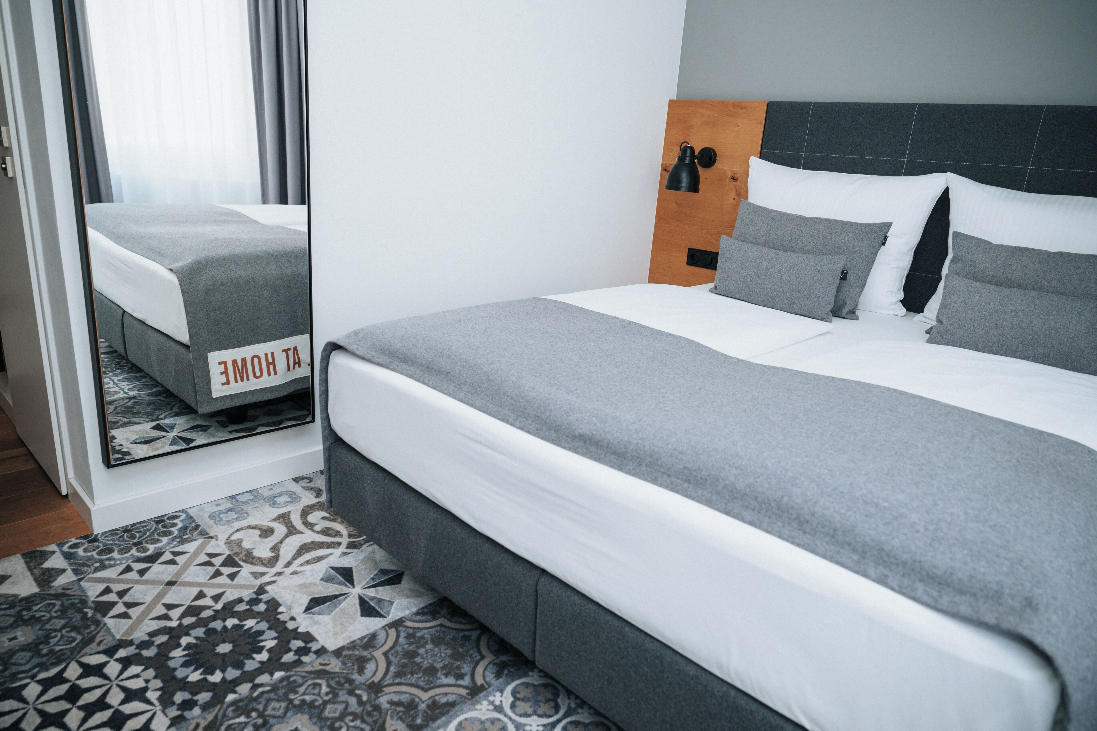 Standard-Doppelzimmer, 1 King-Bett (Kingsize) | Zimmersafe, laptopgeeigneter Arbeitsplatz, Verdunkelungsvorhänge