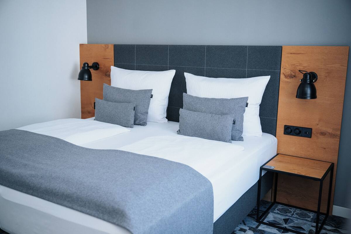 Chambre Standard double (Queensize) | 1 chambre, coffre-fort, espace de travail pour ordinateurs portables