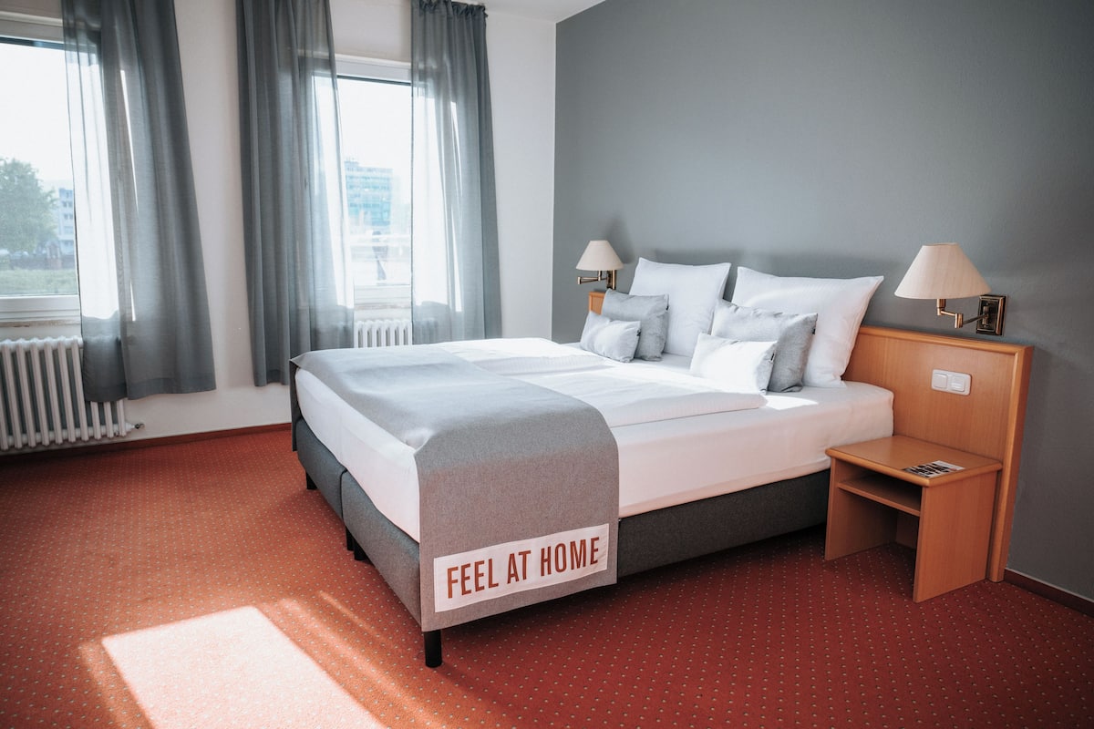 1 bedroom, in-room safe, laptop workspace, blackout curtains