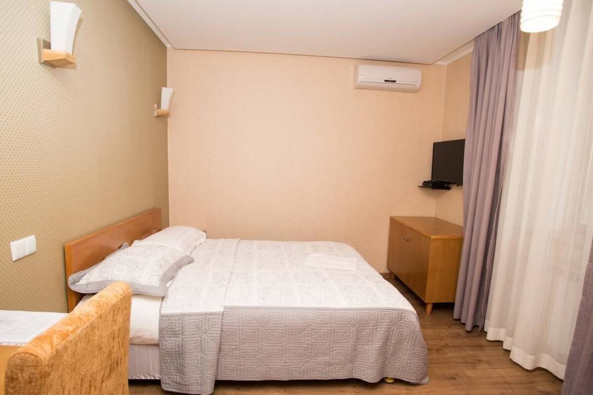 Deluxe Room | Premium bedding, in-room safe, desk, blackout curtains
