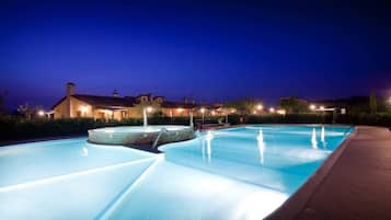 Seasonal outdoor pool, pool umbrellas, sun loungers