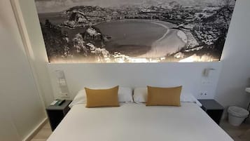 Phòng đôi Economy, 1 giường cỡ queen | Bộ đồ giường cao cấp, chăn bông, két bảo mật tại phòng