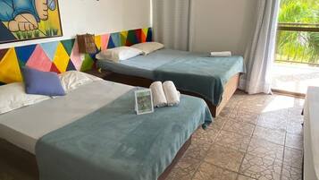 Suíte standard, 1 cama de casal, vista para a piscina | Vista do quarto