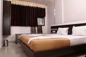 Comfort Double Room, 1 Bedroom, Smoking, City View | 1 bedroom, desk, free rollaway beds, free WiFi