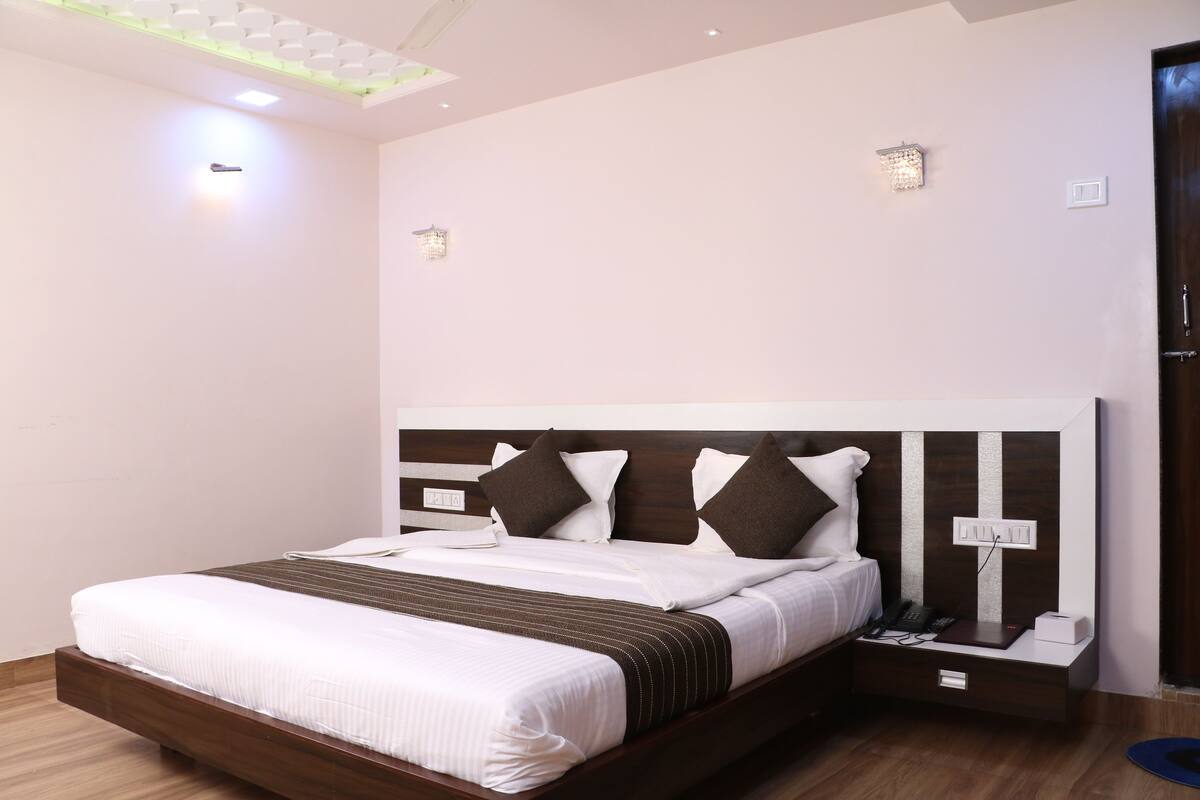 Executive-Zimmer, 1 Schlafzimmer, Raucher, Stadtblick | 1 Schlafzimmer, Schreibtisch, kostenlose Zustellbetten, kostenloses WLAN