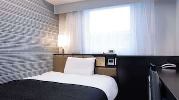 羽絨被、書桌、手提電腦工作空間、遮光窗簾/窗簾