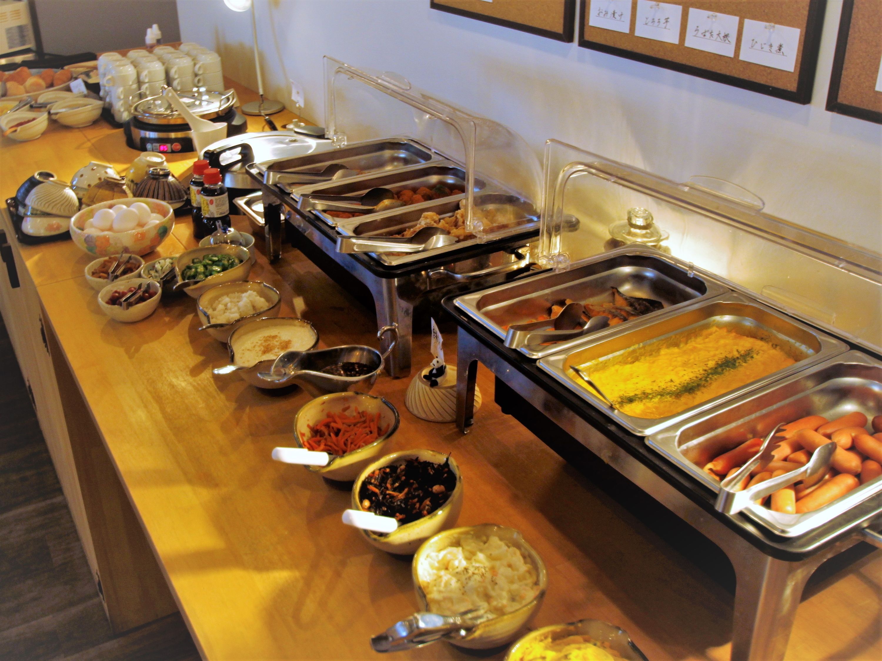 daily buffet breakfast (jpy 1700 per person)