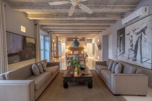 Egyptian cotton sheets, premium bedding, down duvets, minibar - Hotel Casa Noi (Cartagena)