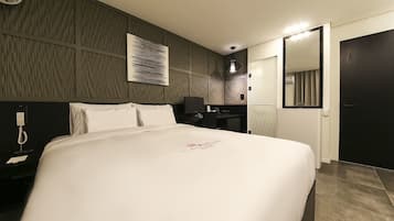 Meja kerja, kedap suara, dan Wi-Fi gratis