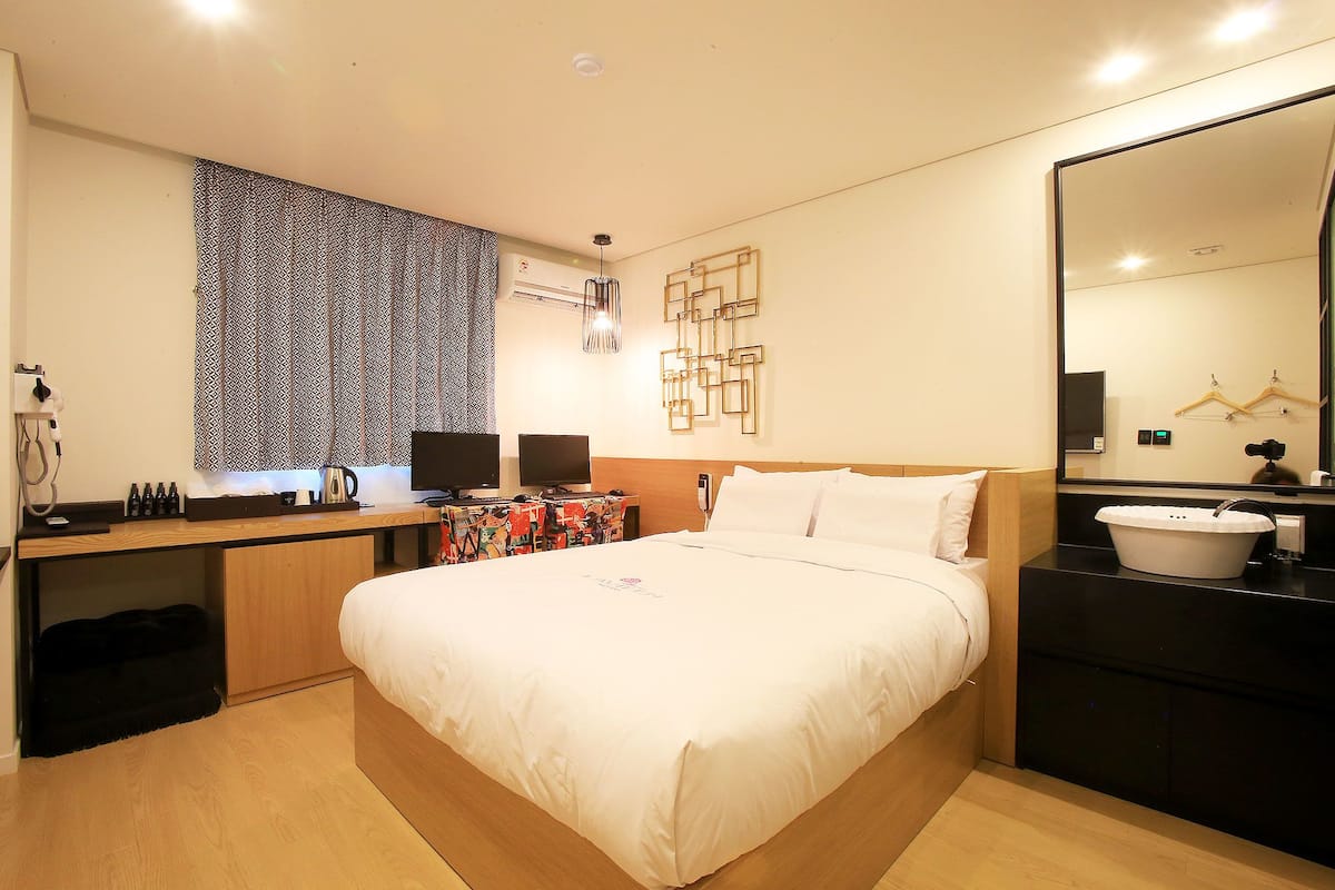 Standard Room | Desk, soundproofing, free WiFi