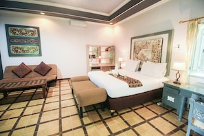 Deluxe Room | Desk - Sendok Hotel (Senggigi)