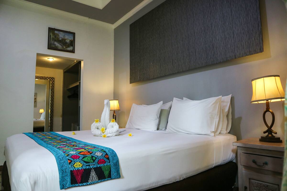디럭스룸 | 책상